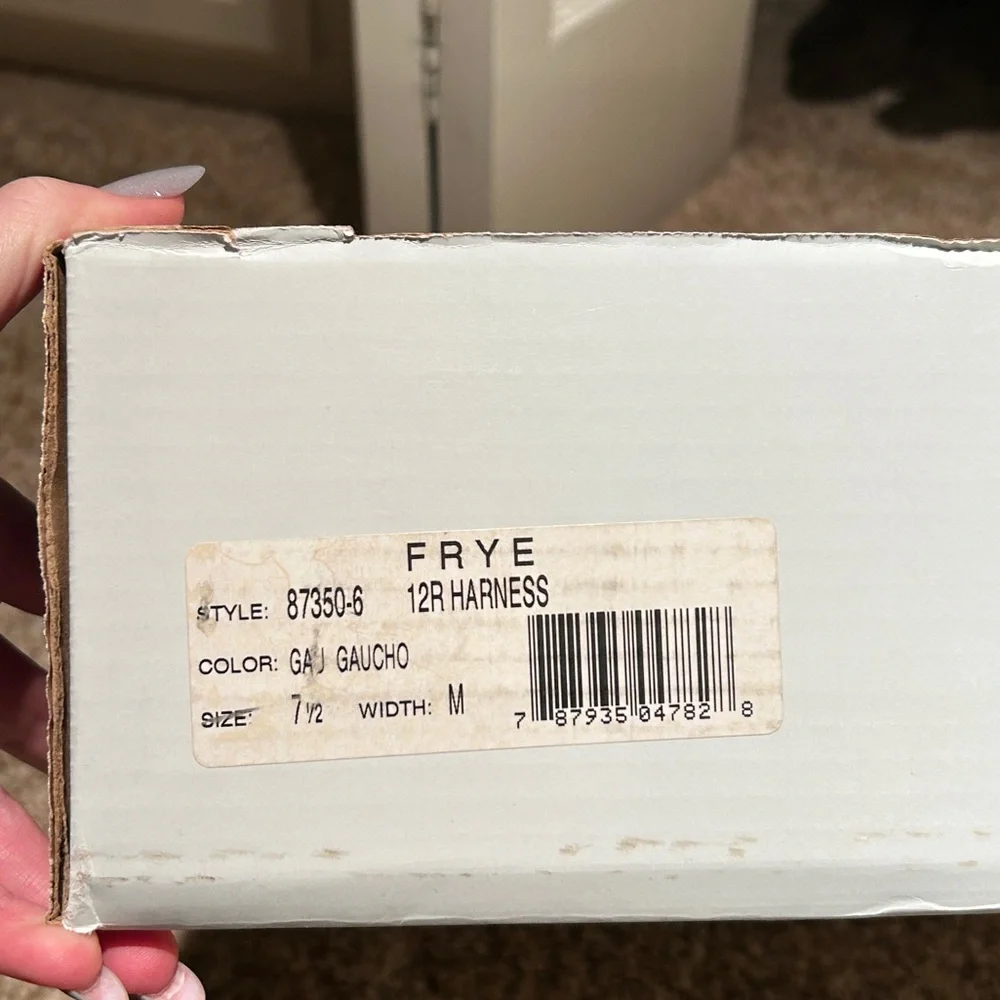 Traditionally a men’s style boot, but can be unisex. Very roomy in the toe! - Picture 7 of 8